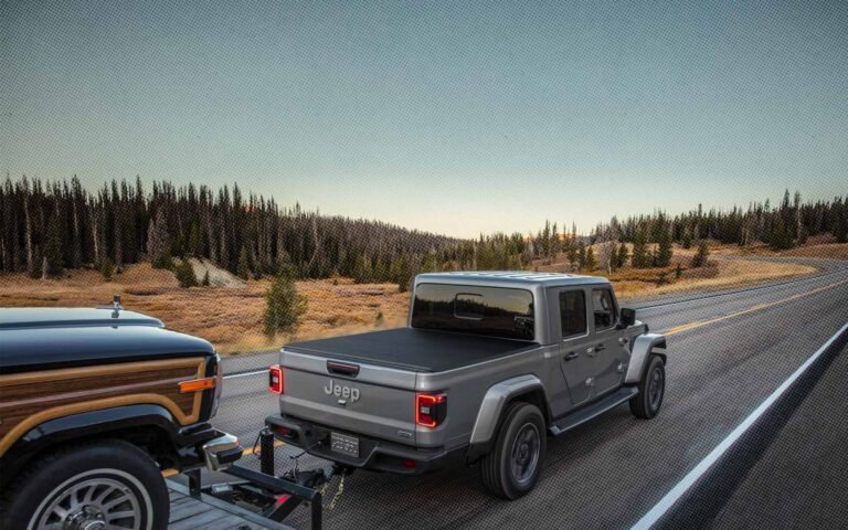 Jeep Gladiator Towing Trailer Setup and Weight Management